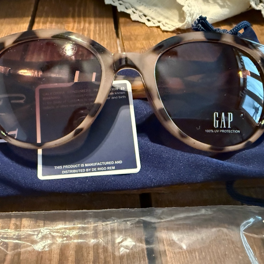 GAP Tortoiseshell Sunglasses